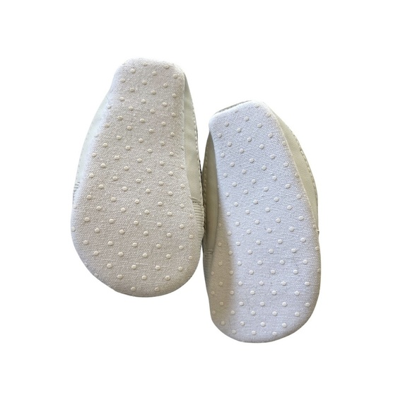 Carter's 3-6 month sneakers - Picture 3 of 4